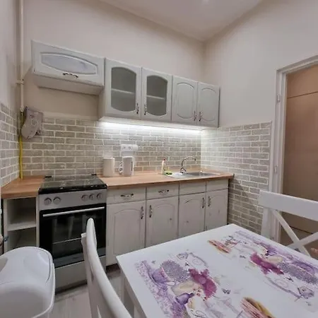 Vintage In Center * 米什科尔茨